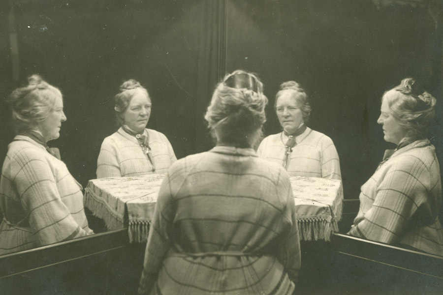 Portræt (trickfoto) af Anne Marie Carl-Nielsen. Udateret. © Carl Nielsen Museet. Ukendt fotograf.